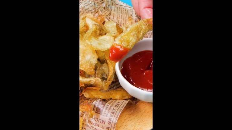 【その皮！捨てないで！】無限ポテチに大変身♡簡単裏技 / Fried Potato Skins #Shorts