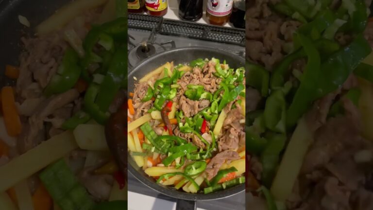 じゃがいもと豚肉とピーマン炒めるおいしいですよ