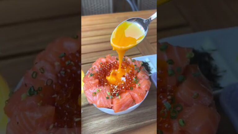 【横浜】厚切りカットの炙りサーモン丼がインパクト抜群【エルミタージュ】