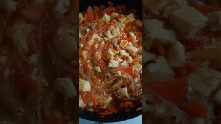 世界一お野菜のあまみがひきたつ麻婆春雨（まーぼーはるさめ♡）にんじんがかわぃぃ　お色もげんきになるよねっ人参のちからにびっくりしてる