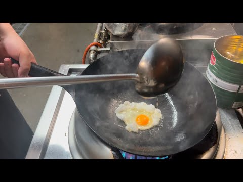 目玉焼き作ろうとしていたのに炒飯作ってしまった