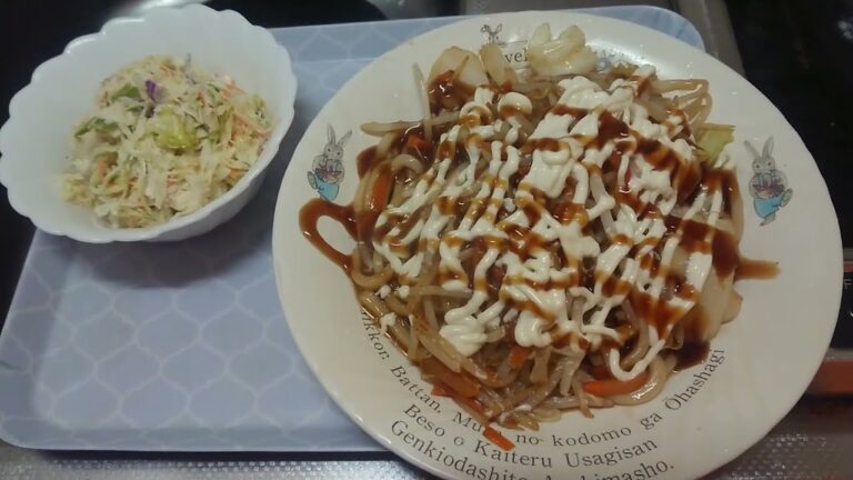 【自炊】ソース焼きうどん、コールスローサラダ
