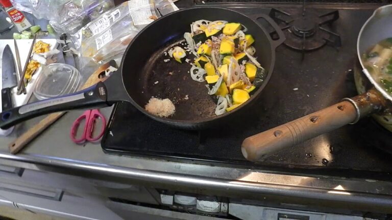 幸運な病のレシピ（ 1582 ）朝：カボチャとレンコンのひき肉のキンピラ、鮭、塩サバ、鳥手羽、味噌汁、マユのご飯