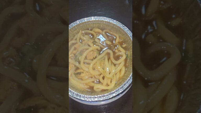 【和風だし香るお蕎麦屋さんのカレーうどん✨️】#鍋焼きうどん #niziu #yoake