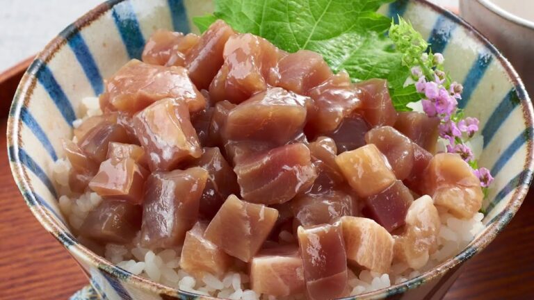 青森県産　天然本マグロ贅沢漬け丼【JF青森漁連（あおもり海山）】