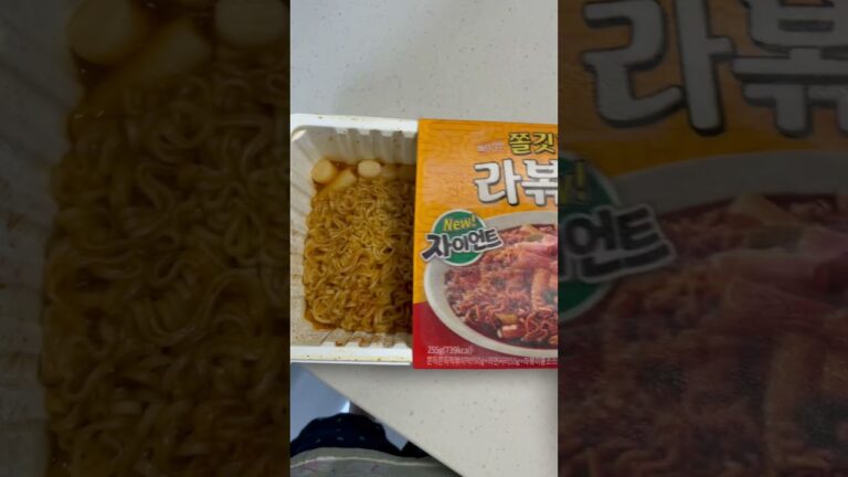 [韓国コンビニ]ラーメン+トッポギ=ラーポギ、電子レンジで簡単❗️