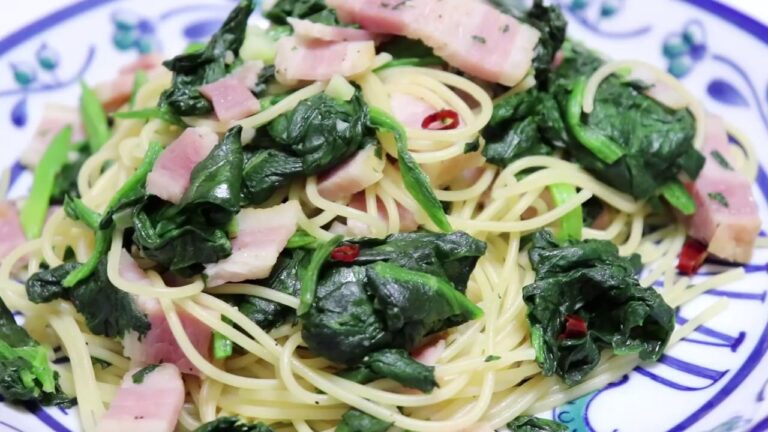 ほうれん草とベーコンのパスタ【料理】