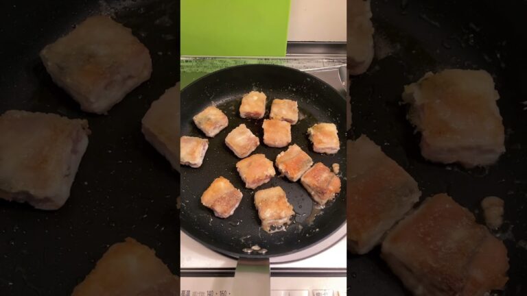 サーモンのムニエル　トップバリューの冷凍サーモンをバターと一緒にじっくり炒めた動画
