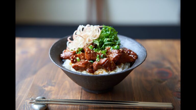 薬味たっぷり！【魯肉飯(ルーローハン)】