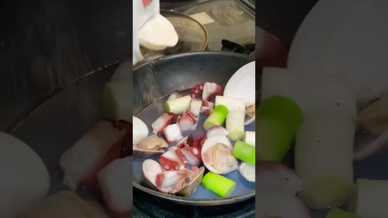 バター香る🧈蛤とタコの酒蒸し🐙#shorts #簡単おつまみレシピ #酒が進む #晩酌レシピ