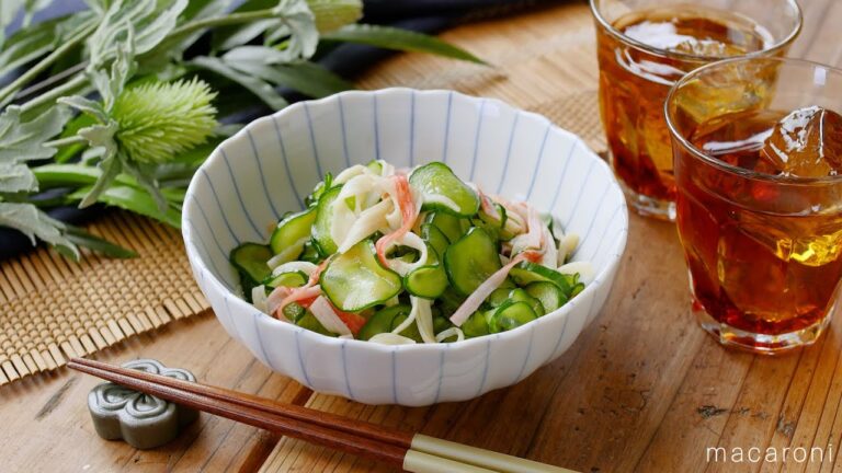 【きゅうりとカニカマの酢の物】カニカマを一瞬でほぐす方法も！きゅうりとカニカマを使うシンプルな酢の物♪｜macaroni（マカロニ）