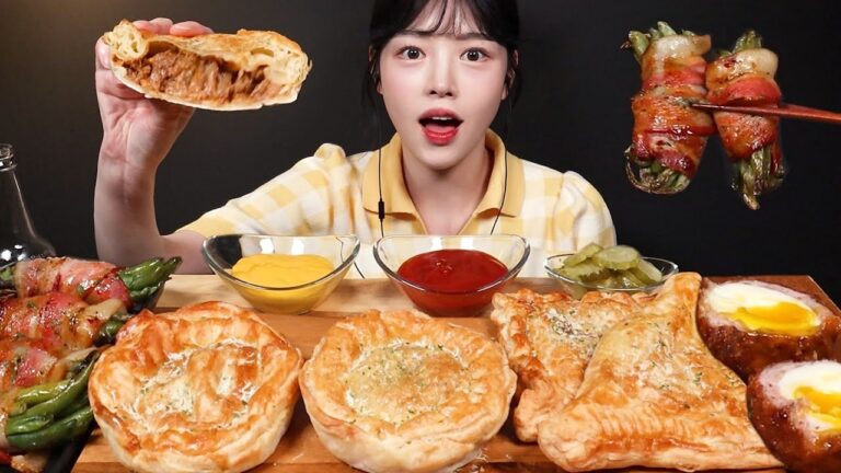 SUB)바삭파삭 페스츄리 치즈미트파이에 맥주 먹방! 스카치에그까지 꿀조합 리얼사운드 Meat Pies with Beer Mukbang ASMR
