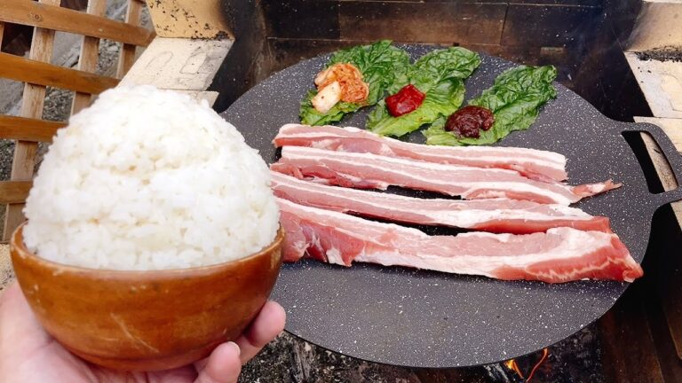 巨大な鉄板で豚バラ600ｇ焼くサムギョプサルと爆盛りマンガ飯