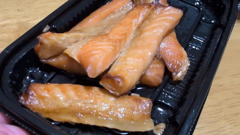 とある日の実家の晩飯：鱈の煮つけ、鱈ちり、彩りツナ＆コーンサラダ、骨とり　さけハラスのもろみ醤油焼、レンコンの煮物、レバニラ炒め：東京都杉並区和田二丁目　PXL_20250106_111133665