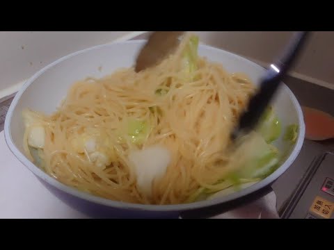 まかない料理、春キャベツとしらすのペペロンチーノ