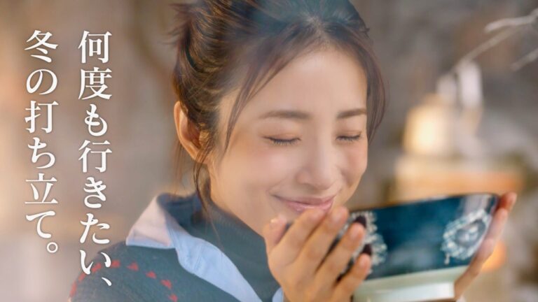 上戸彩、鴨ねぎと牡蠣たまの湯気と味わいで頬を染める／丸亀製麺 CM＋メイキング＋インタビュー