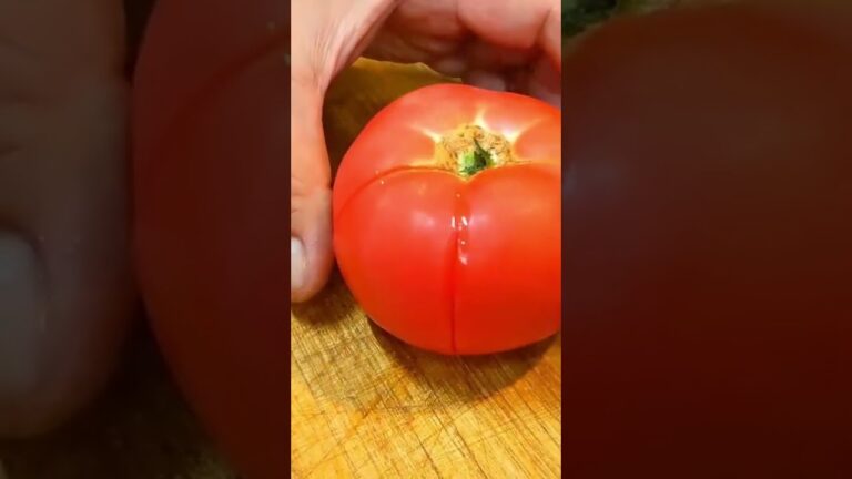 ベチャベチャにならないトマトの切り方