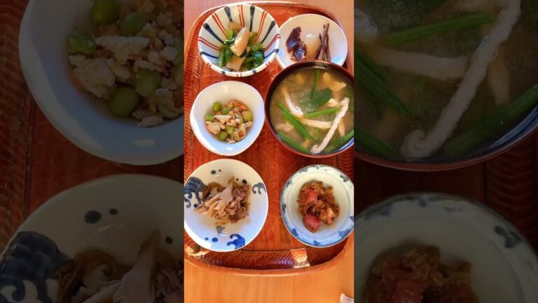 鮪のヅケ、牛肉と舞茸のすき焼き風、炒り豆腐、油揚げと小松菜の炊き合わせ、たまり漬3品、メシ、油揚げと菠薐草の味噌汁で朝食　#Shorts