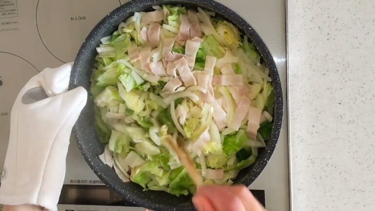 【ベーコンと春キャベツのコンソメ風味炒め】春に食べたい！　旬の柔らかな春キャベツがとっても美味しいレシピ‼　春の恵みを頂く。