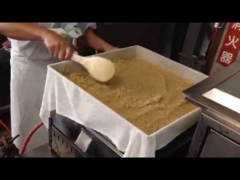 魚沼一うまい　五目おこわに旨煮汁を合わせる　新潟県南魚沼市