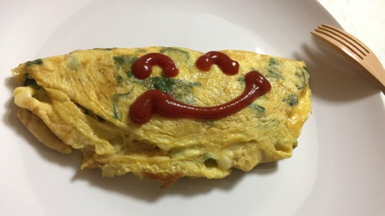 【卵美味しい】ほうれん草とチーズとおもちのオムレツ【とろーり】