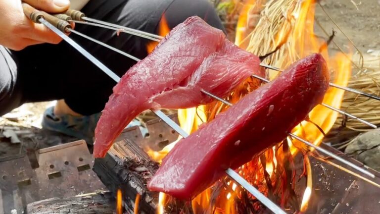 【超無血】究極の血抜極上カツオを藁でタタキにする（自作キャンプ場）