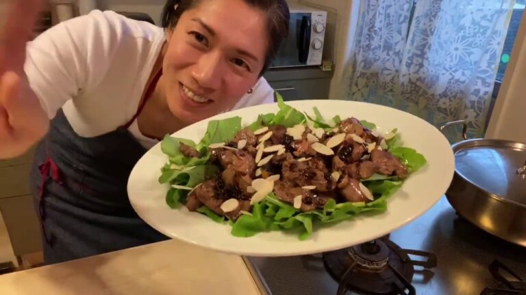 鶏レバーとルッコラのサラダ作るよ！