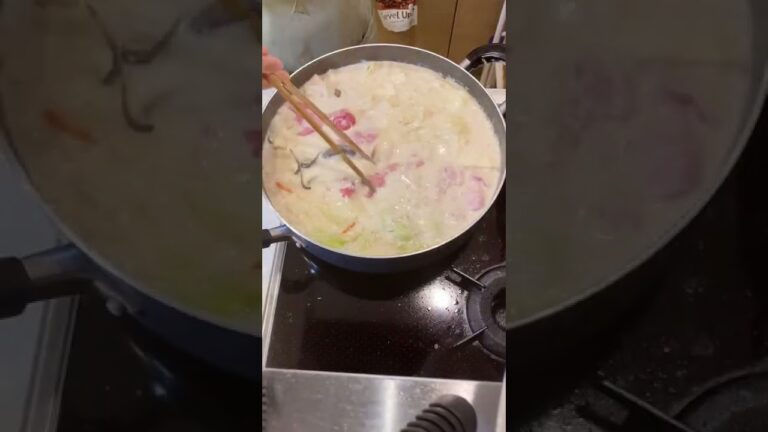 ほっこり優しい白い鍋！湯葉入りのおぼろ豆乳鍋