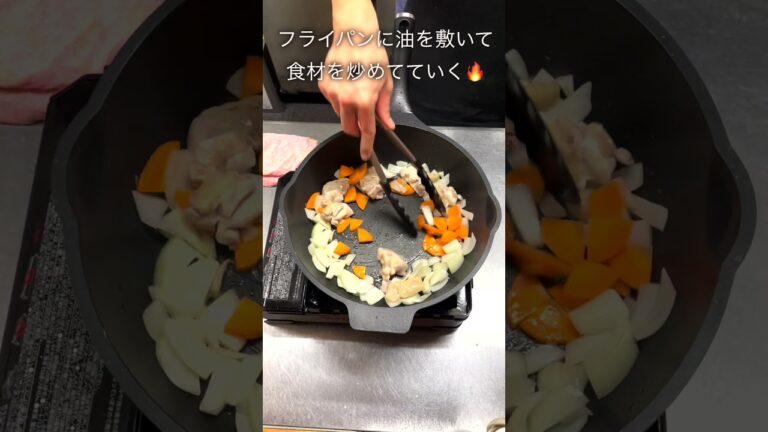 【ハロウィン】カボチャを器に使ったハロウィンシチュー‼︎今回はダイエット無視します。年一回のイベントだから許してね・・・#short