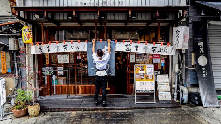 深夜食堂の絶品そばを求めて朝４時まで常連が殺到！大阪の絶品うどんそば４選
