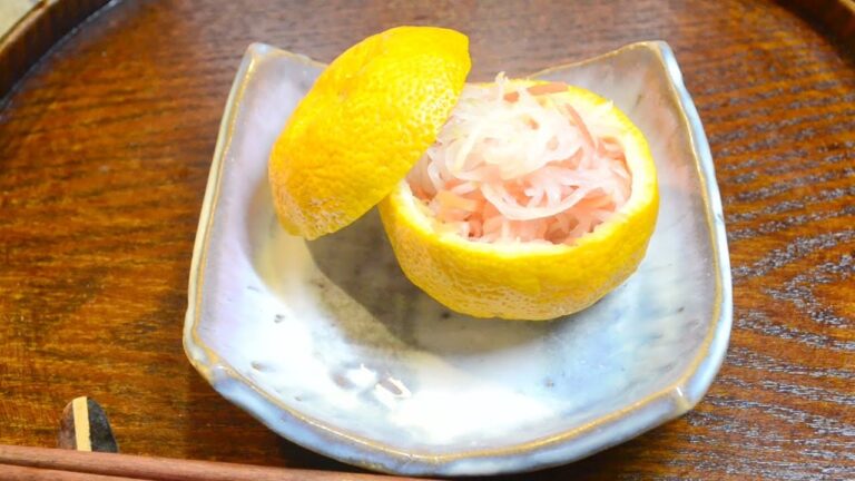 お節には欠かせない、紅白なますの作り方　　How to make red and white salad of vinegared carrot and radish