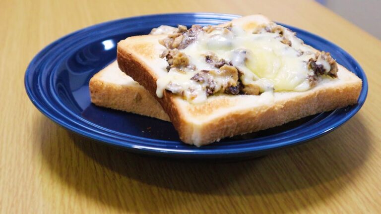 サバの水煮缶で作る激ウマトースト【旦那の休日メシ】
