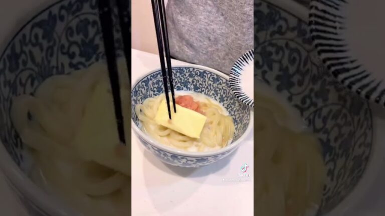 お昼ご飯に明太子クリームうどん作りました♪ #shorts #明太子 #うどん
