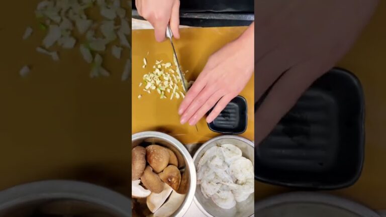 チャチャッと【おつまみ】マッシュルームが売り切れだった日のアヒージョ〜DAISOのフライパンが！〜 #shorts