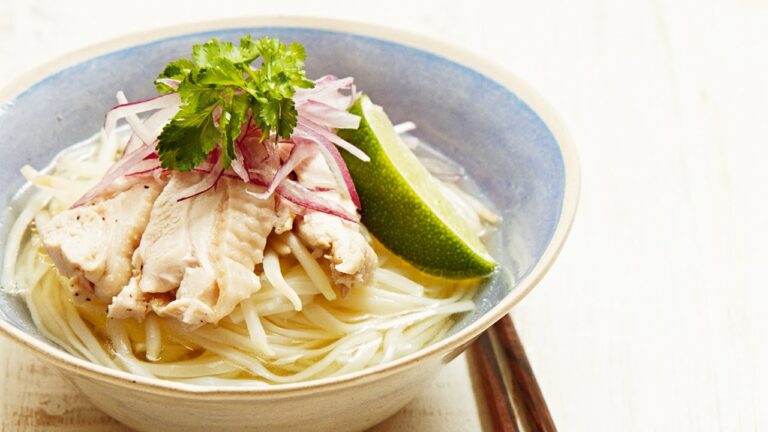 冷たいフォー風うどん