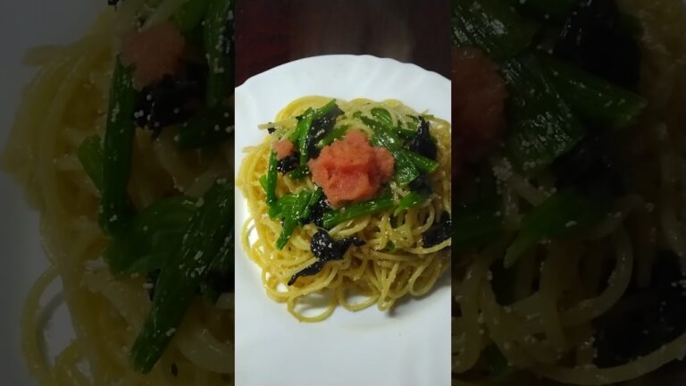 皆大好き明太子パスタ。ほうれん草のトッピングおすすめです。