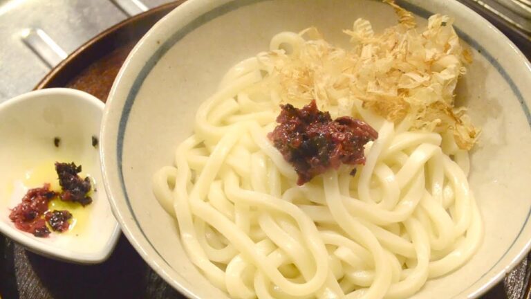梅鰹入り釜揚げうどんの作り方　　How to make boiled udon (noodle) with salty plum and dried bonito