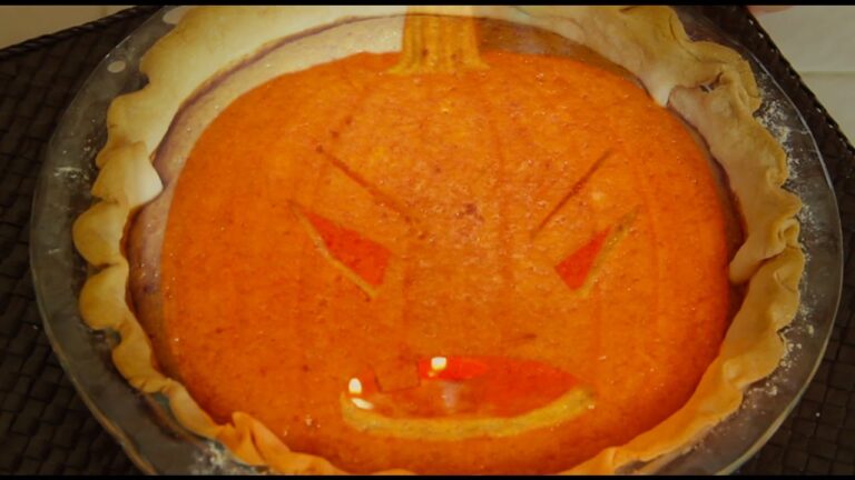 Halloween Pumpkin Pie | Leftover Pumpkin Recipe