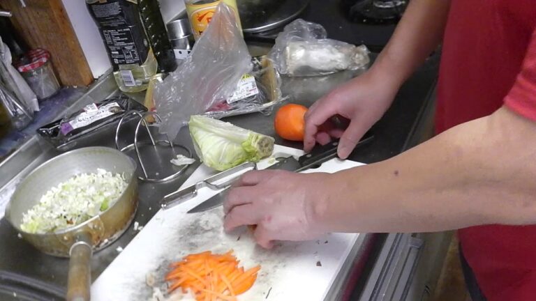 幸運な病のレシピ（ 1844 ）朝：もやし炒め、レンコンの牛肉きんぴら、味噌汁、マユのご飯