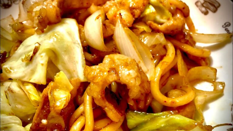 西成ホルモン焼きうどんの作り方❣️