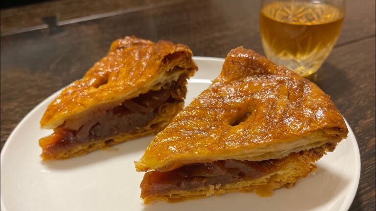 市販のパイシートで絶品アップルパイ！キャラメリゼしたアップルフィリングも上品な味わい…型､タルトストーン不使用で手軽に出来るのに､お店レベルの本格的な仕上がりです。