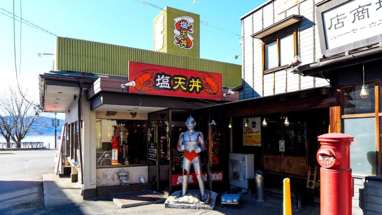 ジャンボすぎる海老天とエビフライが売れまくる天丼屋がヤバい