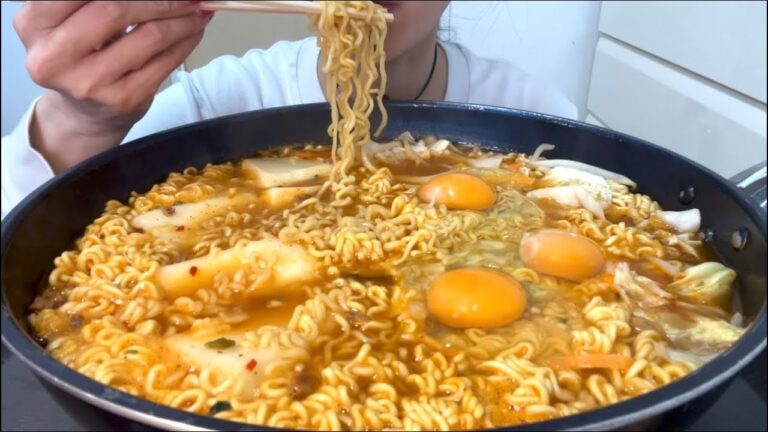 【ASMR，咀嚼音】Spicy Ramen！辛ラーメン！