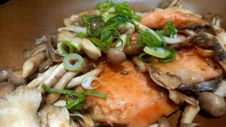 【簡単レシピ】鮭ときのこのガーリックバター醤油炒めの作り方 　【ちゃんやま   cooking】