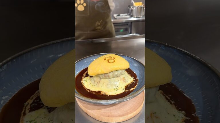 福岡の鉄板オムライスが東京に上陸！豪快に挟んだハンバーグとオムライスのハーモニーが最高【いくら：渋谷】