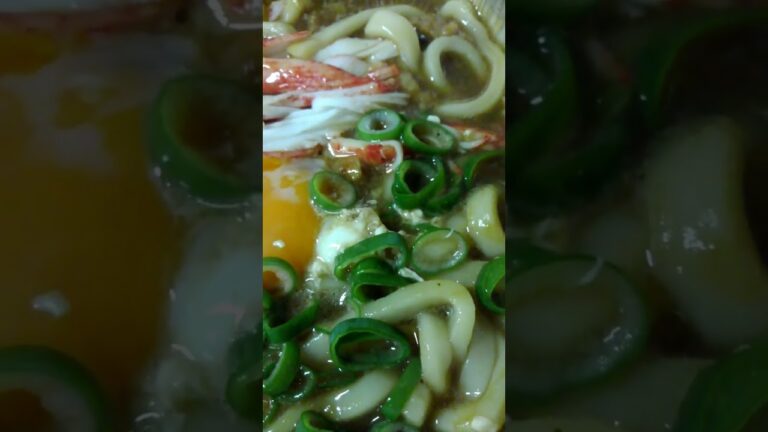 佳代食堂🌷味噌煮込みうどん　　　　何故か直ぐに写りが悪くなる色が悪くてアップにためらいましたがすみません