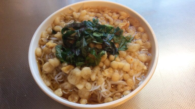 しらすと天かすの簡単だし茶漬け