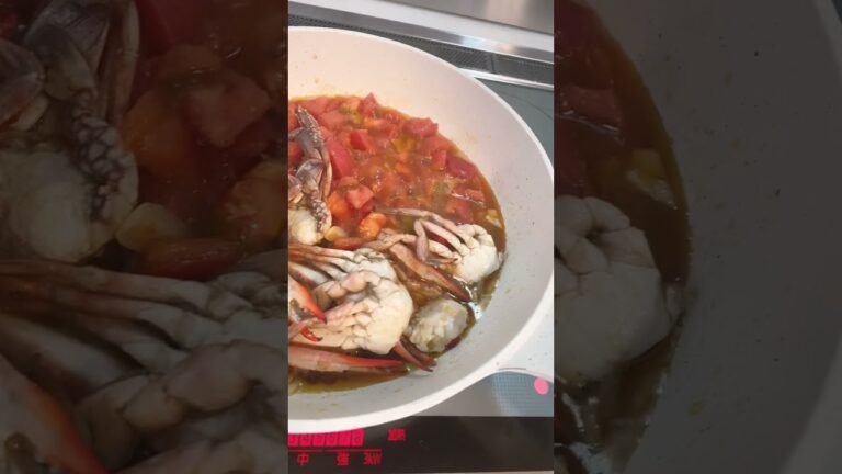 渡り蟹トマトクリームパスタ作り中