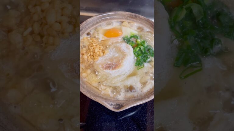 熱々鍋焼きうどん　#自炊記録 #料理 #寒い #冬 #熱々 #うどん #お餅 #天かす #たまご #実家暮らし