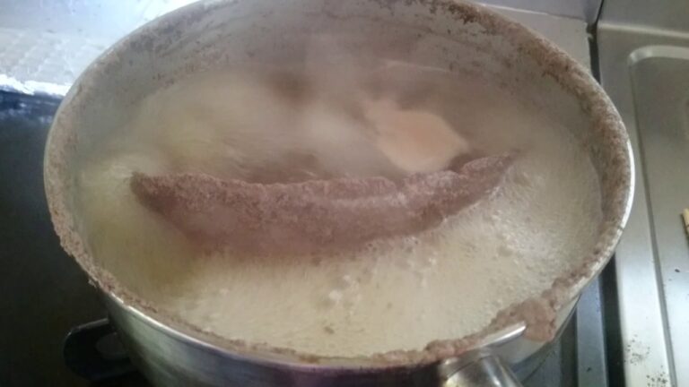 ふきこぼれ 豚レバー下茹で中に放置してらたらこうなった